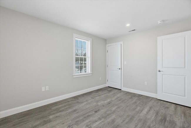 Building Photo - 204 Central St