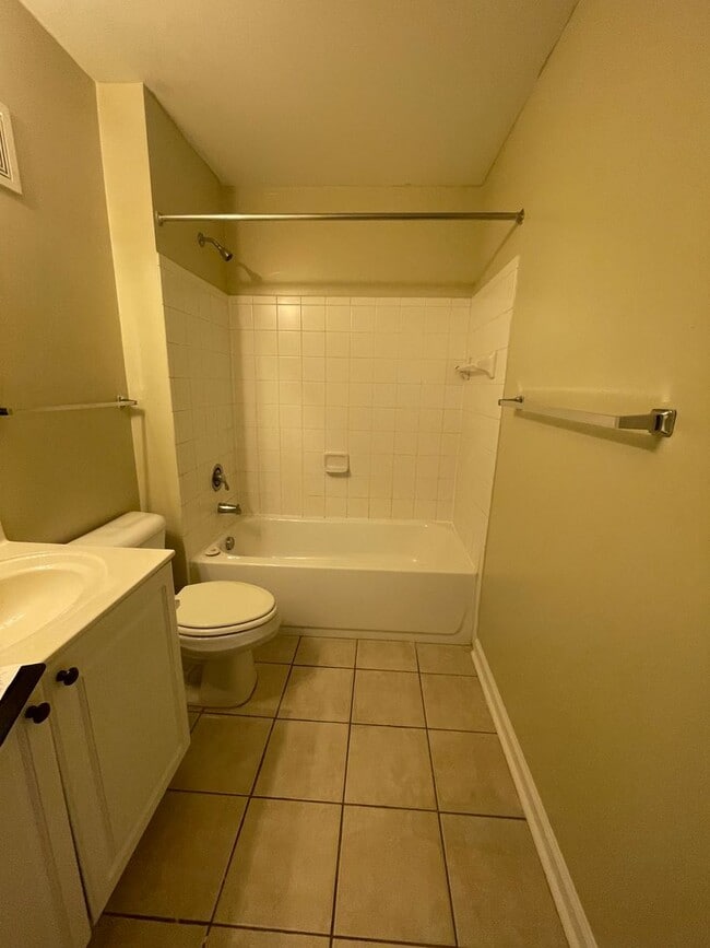 Building Photo - 14-1413 Ordonez