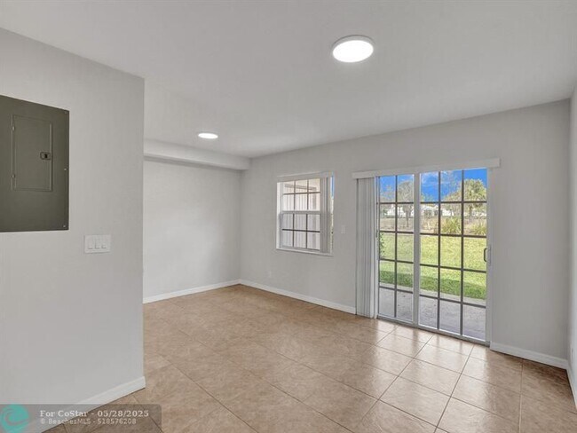 Building Photo - 8503 NW 35th Ct