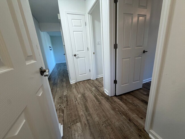 Building Photo - 2044 Benita Dr