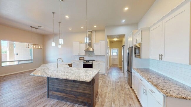 Building Photo - 490 Montecito Dr