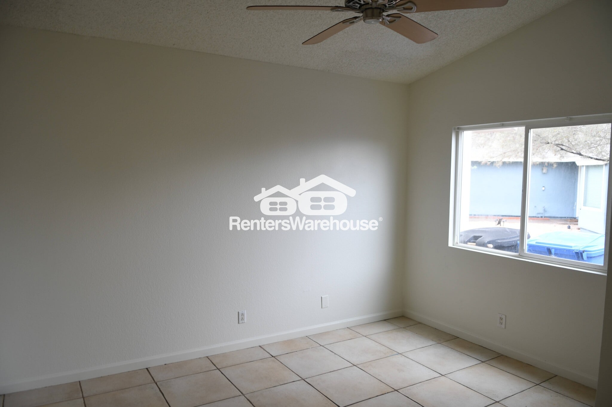 Building Photo - 938 N Evergreen Ct