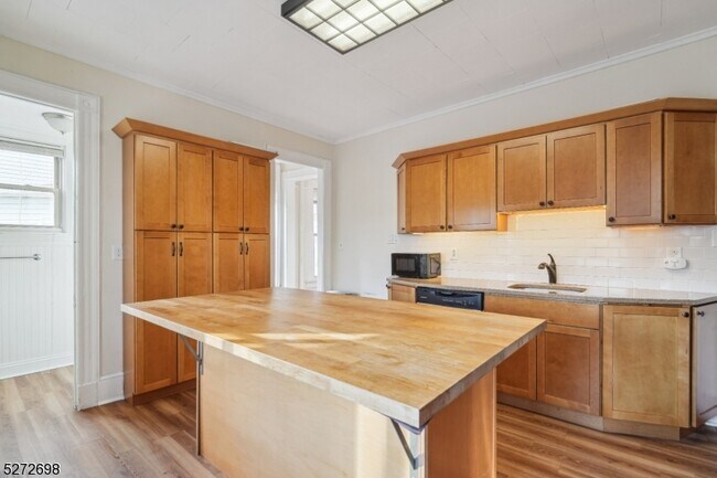 Building Photo - 22 Kent Pl Blvd