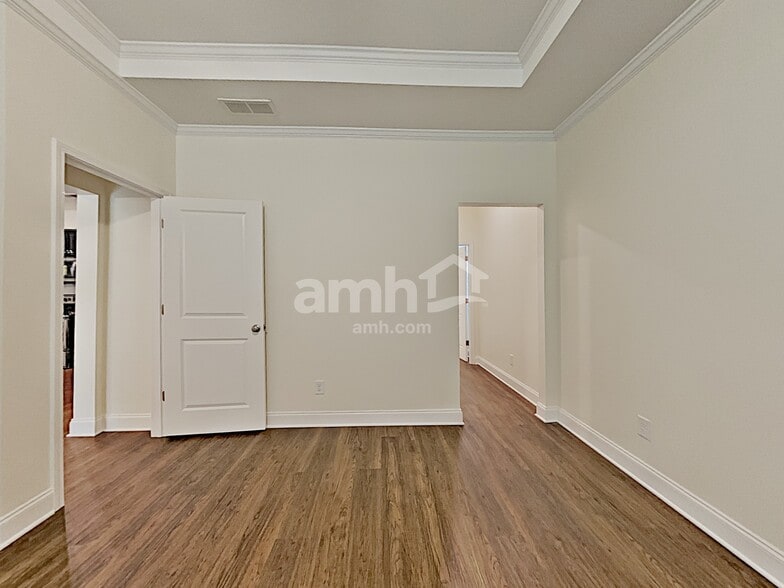 Building Photo - 154 Lindridge Dr NE