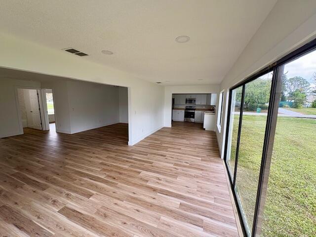 Building Photo - 2101 SE Holland St