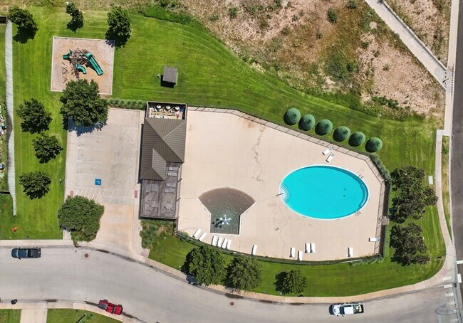 Building Photo - 6910 Kate Reed Dr