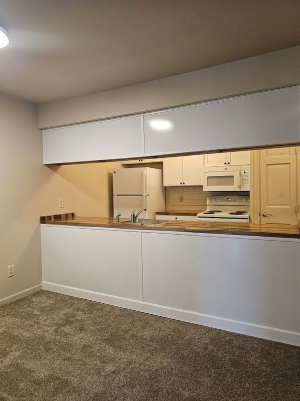 Building Photo - 29936 Utica Rd