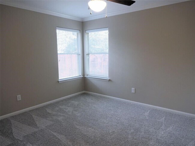 Building Photo - 14 Paddock Pines Pl