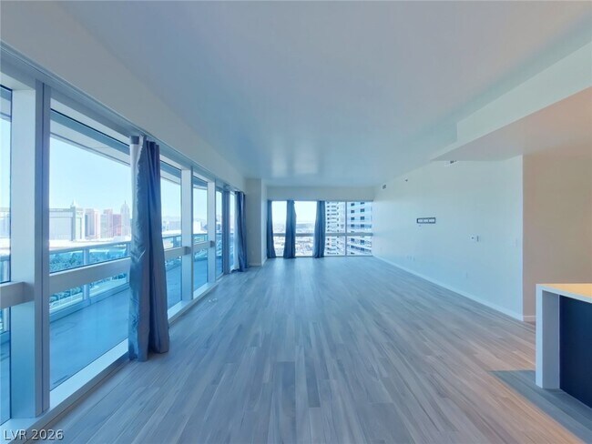 Building Photo - 4471 Dean Martin Dr