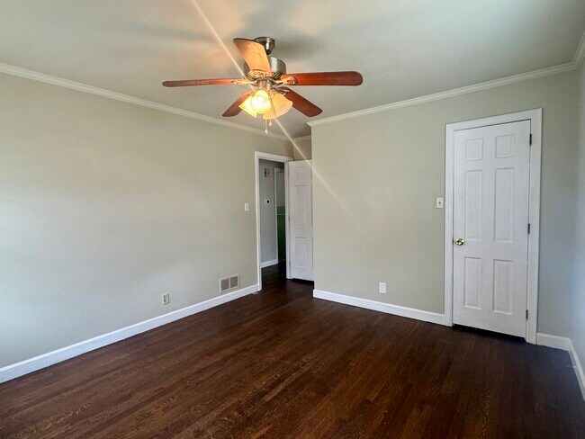 Building Photo - 318 Leola Dr