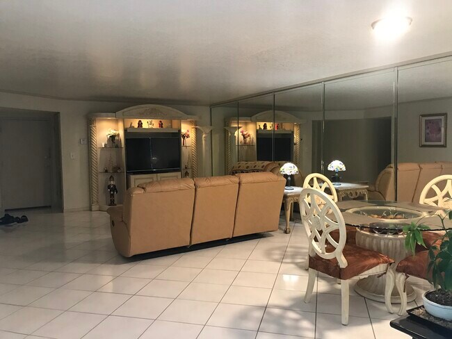 Building Photo - 1000 S Ocean Blvd