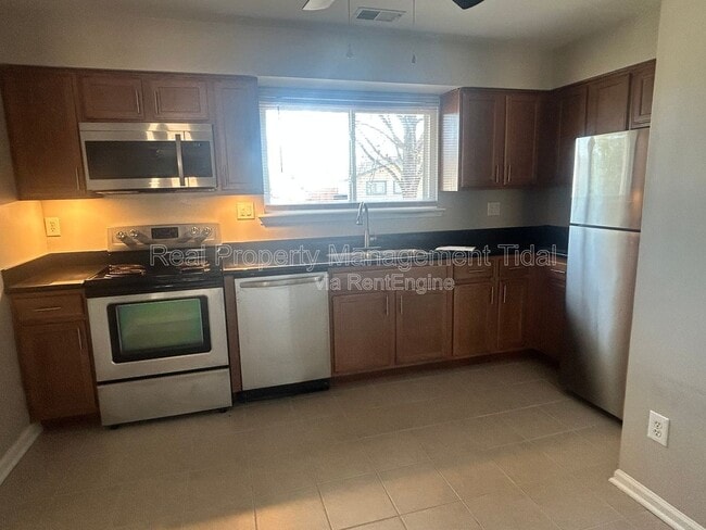 Building Photo - 1083 Tall Oak Dr