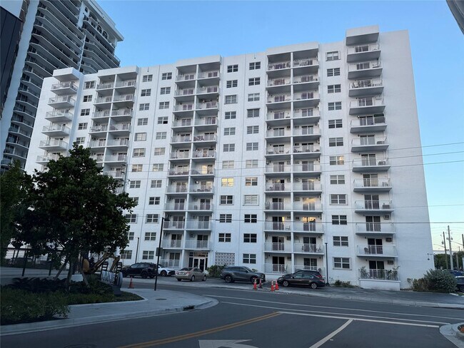 Building Photo - 200 S Birch Rd