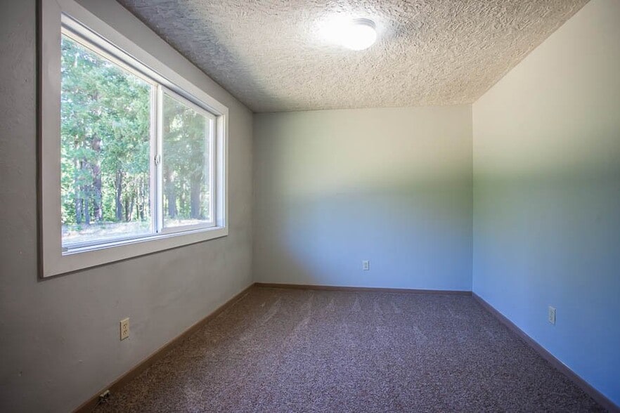 Building Photo - 95 Rattlesnake Rd