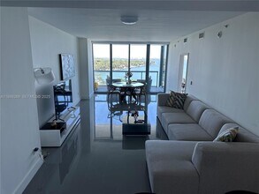 Building Photo - 601 NE 36th St