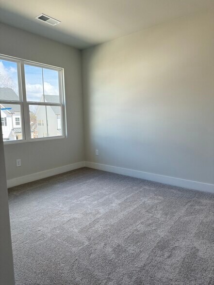 Building Photo - 9637 Munsing Dr