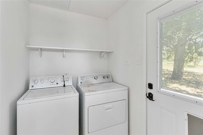 Building Photo - 209 Pope Bend S