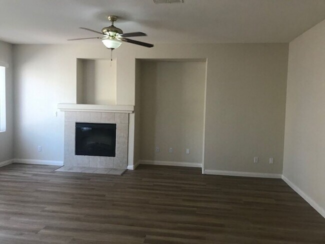 Building Photo - GATED COMMUNITY- FULLY REMODELED!