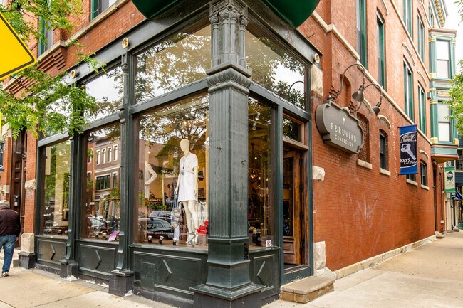 Building Photo - 957 W Armitage Ave