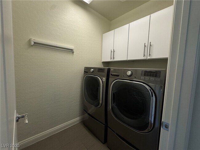 Building Photo - 2090 Morro Vista Dr
