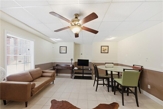 Building Photo - 260 Tabor Forest Dr