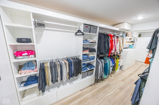 Building Photo - 7980 Royal Ave