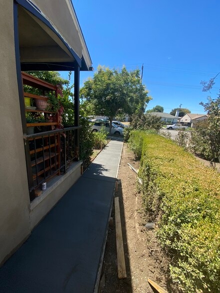 Building Photo - 6164 Tampa Ave