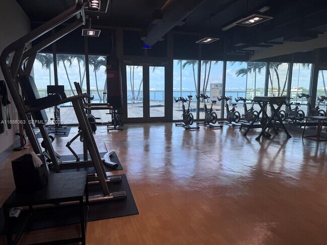 Building Photo - 601 NE 36th St