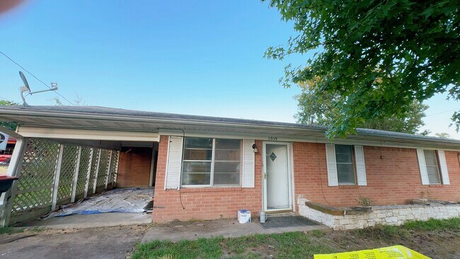 Building Photo - 1015 19th St SW