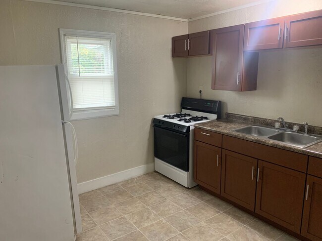 Building Photo - 352 Catherine St