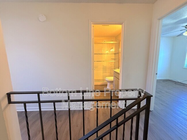 Building Photo - 5810 Hunting Ridge Ln