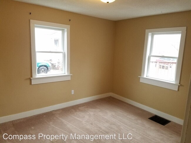 Building Photo - 3 br, 1 bath House - 412 W Main Street