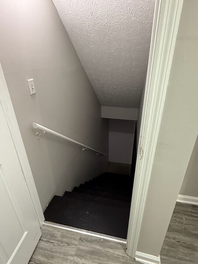 Building Photo - 203 Aqueduct Dr