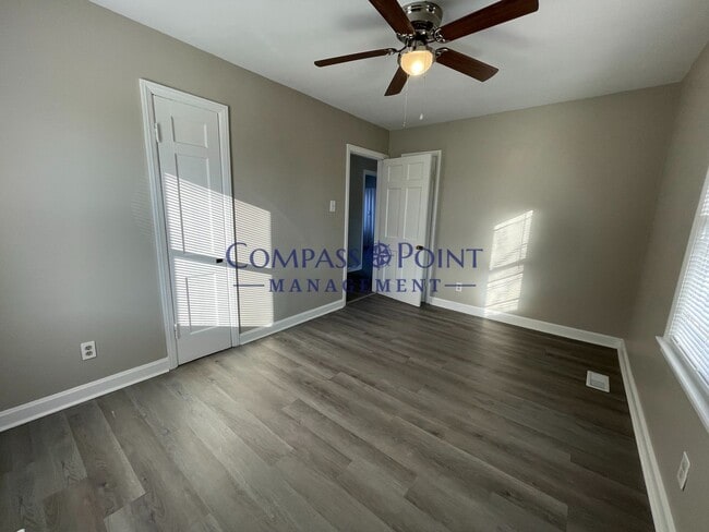 Building Photo - Remodeled 3 bedroom and 2 bath House! Ready for you! FIRST MONTH RENT FREE!!