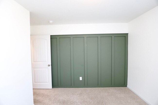 Building Photo - 2943 Old Field Rd