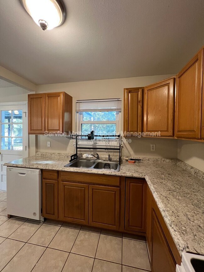 Building Photo - 303 Newcastle Dr