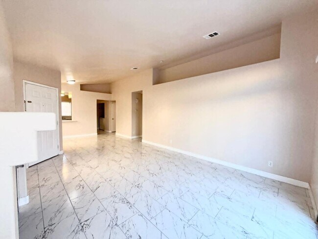 Building Photo - Beautiful single story,3 bedroom 2 bath home in 89142