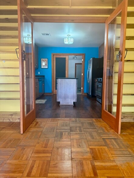 Building Photo - 3311 River Rd