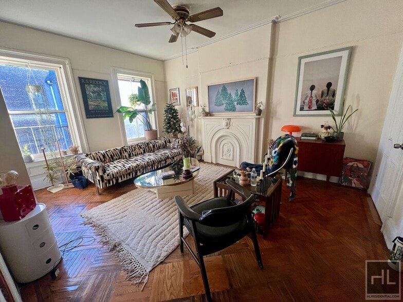 Building Photo - 2BR 1BA Sunny Top Floor Sprawling Brownstone On Clinton Hill / Bedstuy Border