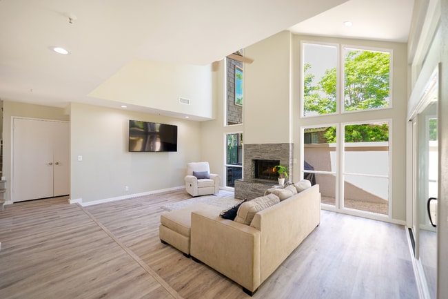 Primary Photo - Renovated 3 Bed, 3 Bath Townhome Available...