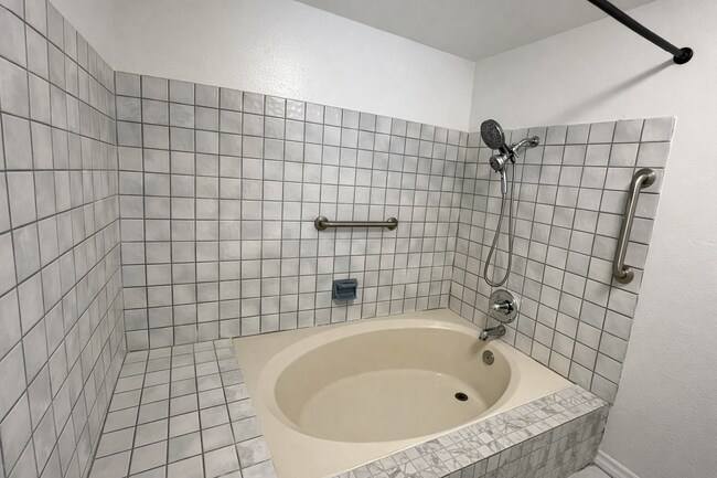 Building Photo - 12553 Foxtail Ln