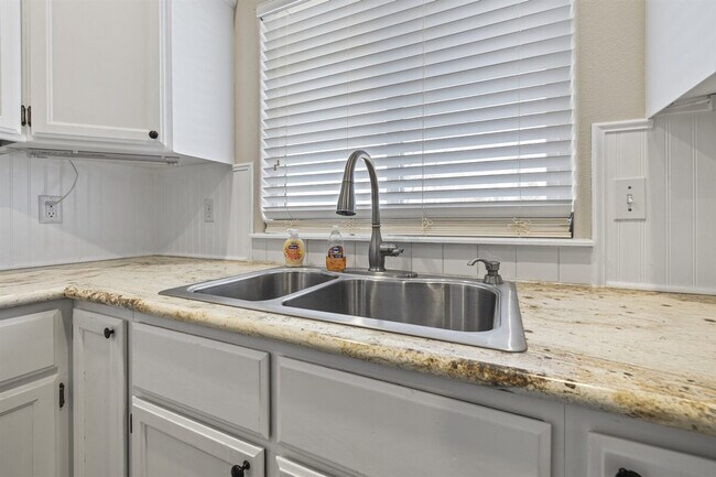 Building Photo - 7302 Bay Meadows Dr