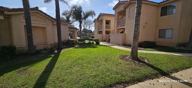 Building Photo - Las Palmas Down Stairs Condo in Gated Comm...