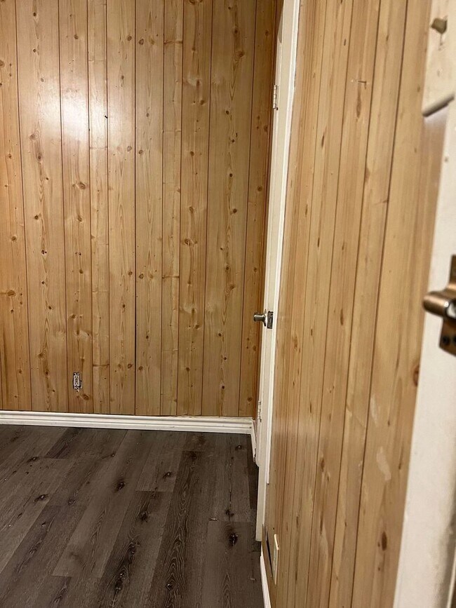 Building Photo - 3 Bed 1 bath RENTAL in Denison for $1,345