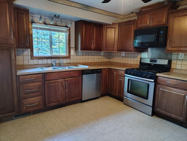 Building Photo - 4628 W Drexel Ave