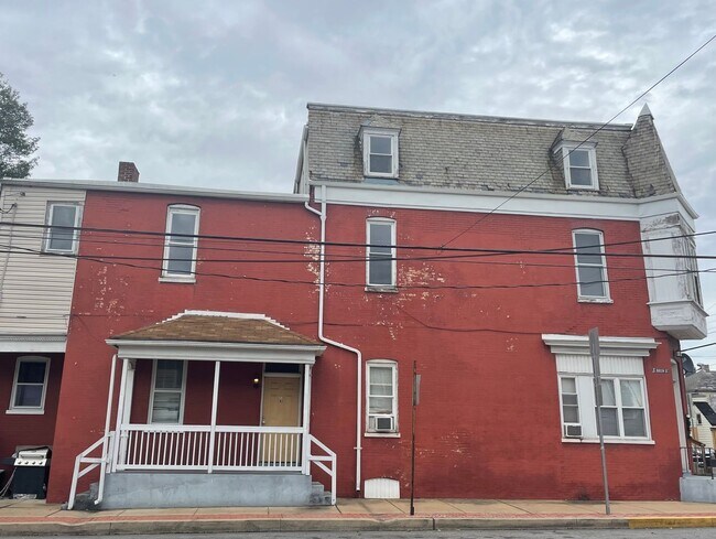 Building Photo - 201 E Cottage Pl