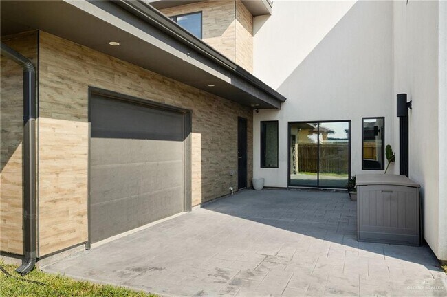 Building Photo - 35 Silverton Cir