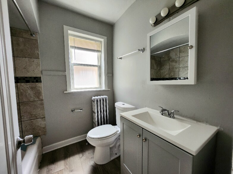 Building Photo - 1307 W 91st St