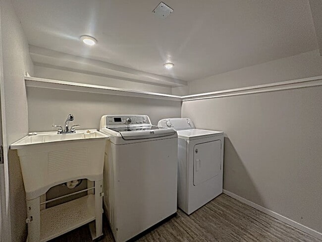 Building Photo - Cozy Meets Chic – 2BR Home with Outdoor Bliss!