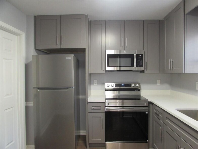Building Photo - 1716 Twin Brooks Dr SE